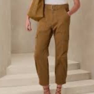 High-Rise Cargo Crop Pants in Camel